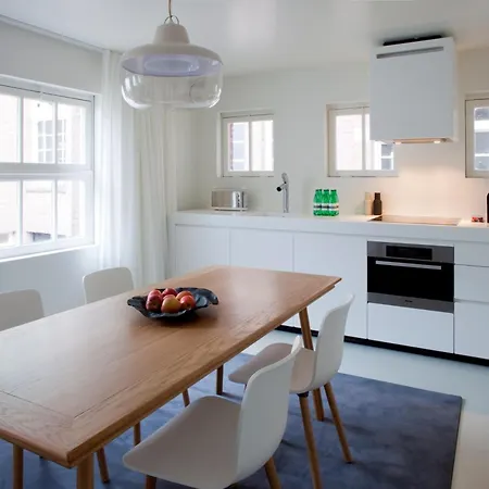 מלון דירות Urban Residences 4*